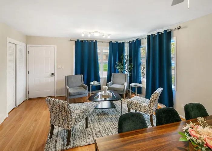 Holiday home Quiet And Spacious 4br Family Near Naval Base