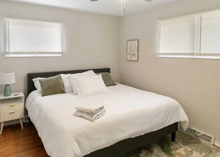 Holiday home Quiet And Spacious 4br Family Near Naval Base