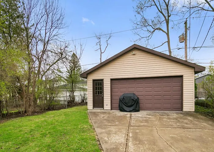 Quiet And Spacious 4br Family Near Naval Base