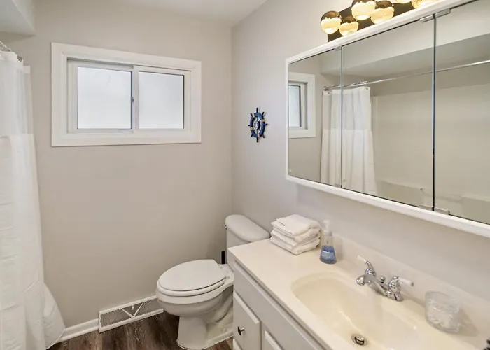 Quiet And Spacious 4br Family Near Naval Base *