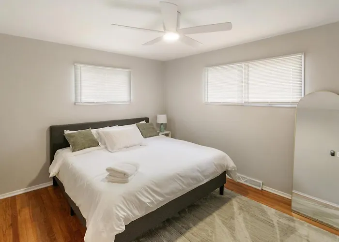 Quiet And Spacious 4br Family Near Naval Base *
