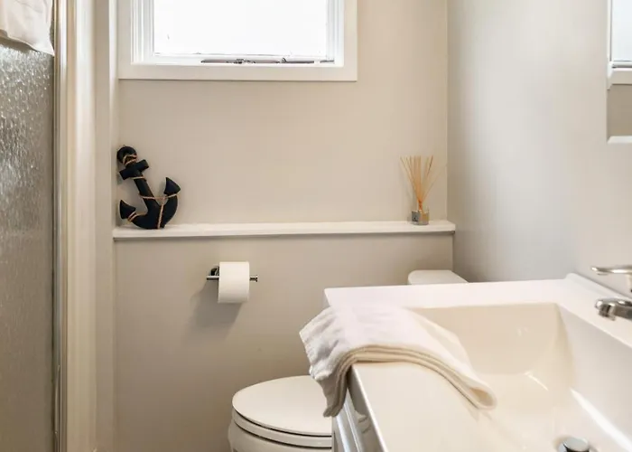 Quiet And Spacious 4br Family Near Naval Base *