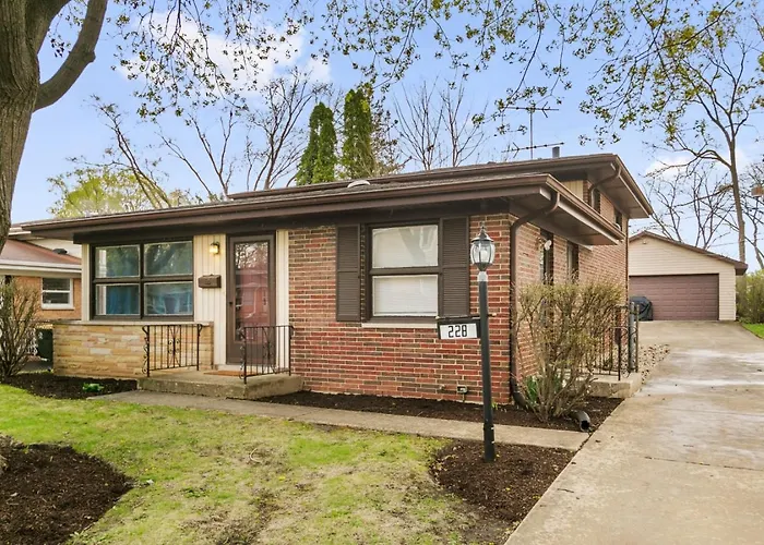 Quiet And Spacious 4br Family Near Naval Base Holiday home